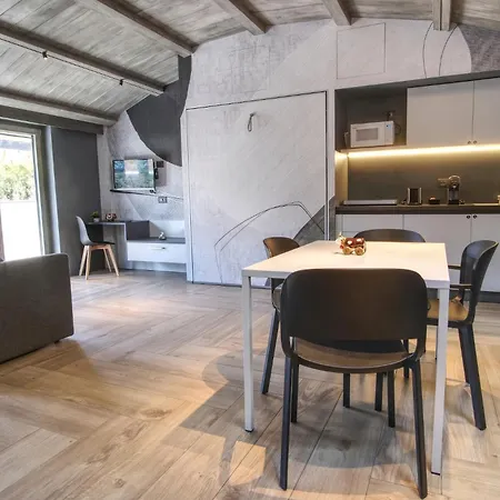 Sui Generis - Urban Apartment *